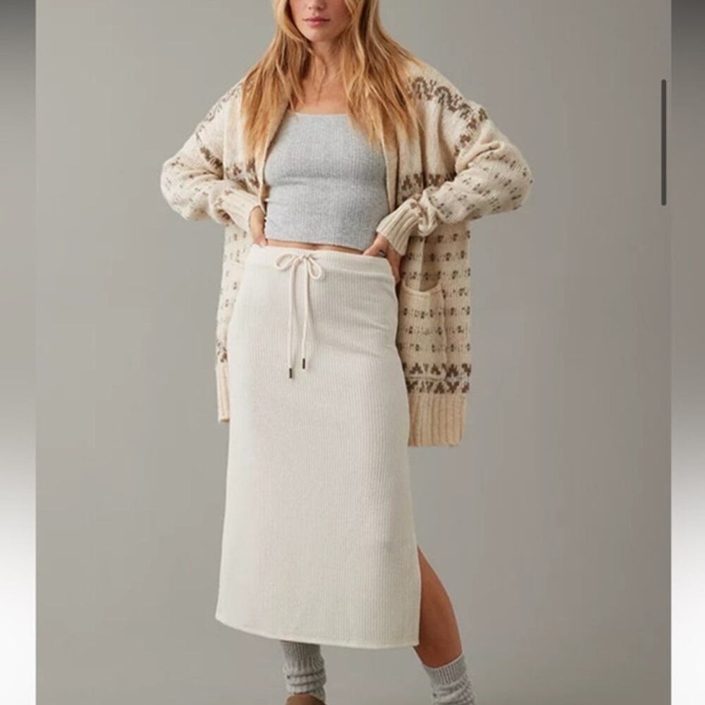 NWT AE Stretch High-Waisted Ribbed Knit Midi Skirt Sz M Preppy Neutral Old Money